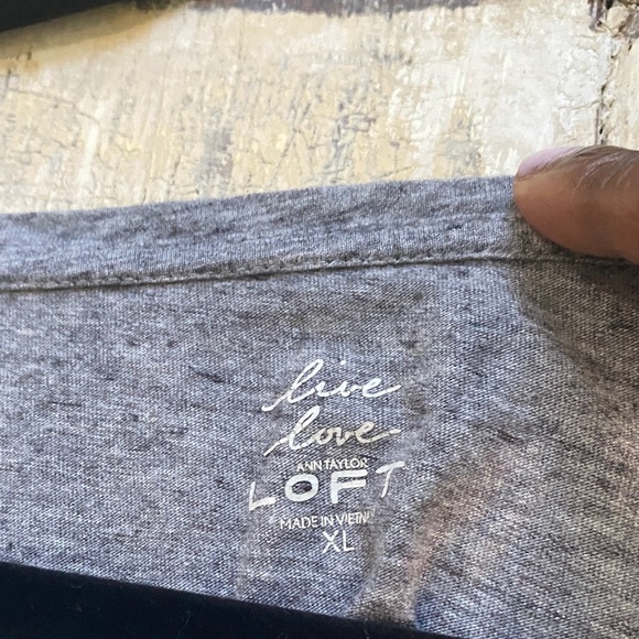 LOFT Heather Gray Short Sleeve Tee - Picture 2 of 5